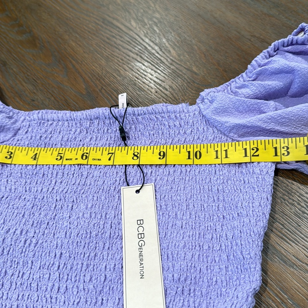 BCBGeneration Puff Sleeve Smocked Crop Top. - Picture 8 of 9